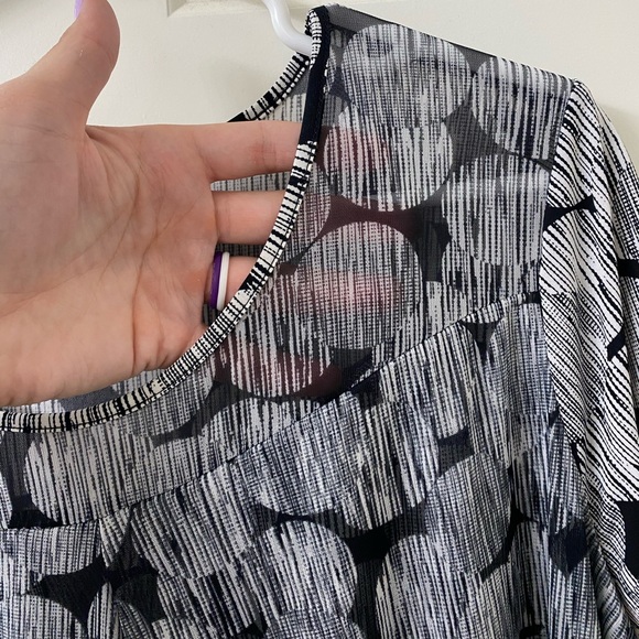 Flowy Work Blouse - Picture 4 of 6